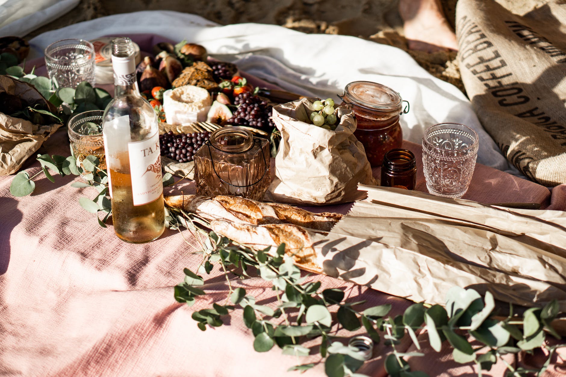 Spring Date Night Ideas To Enjoy From Day To Night - L'HEIR